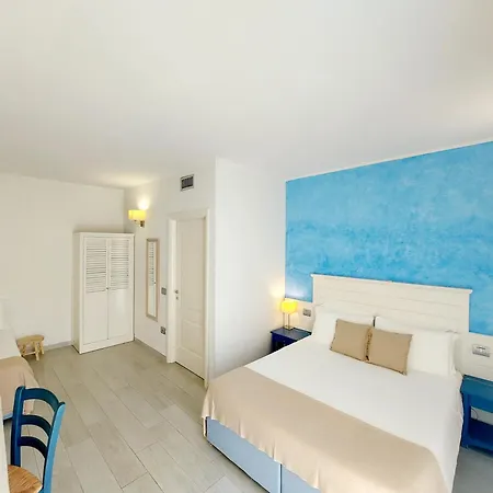 La Del Mare 3* カリアリ